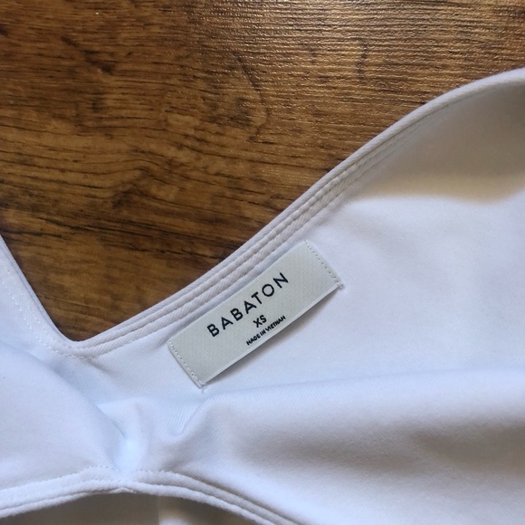 ARITZIA Babaton: Contour Bodysuit Deep V-Neck - Picture 3 of 3